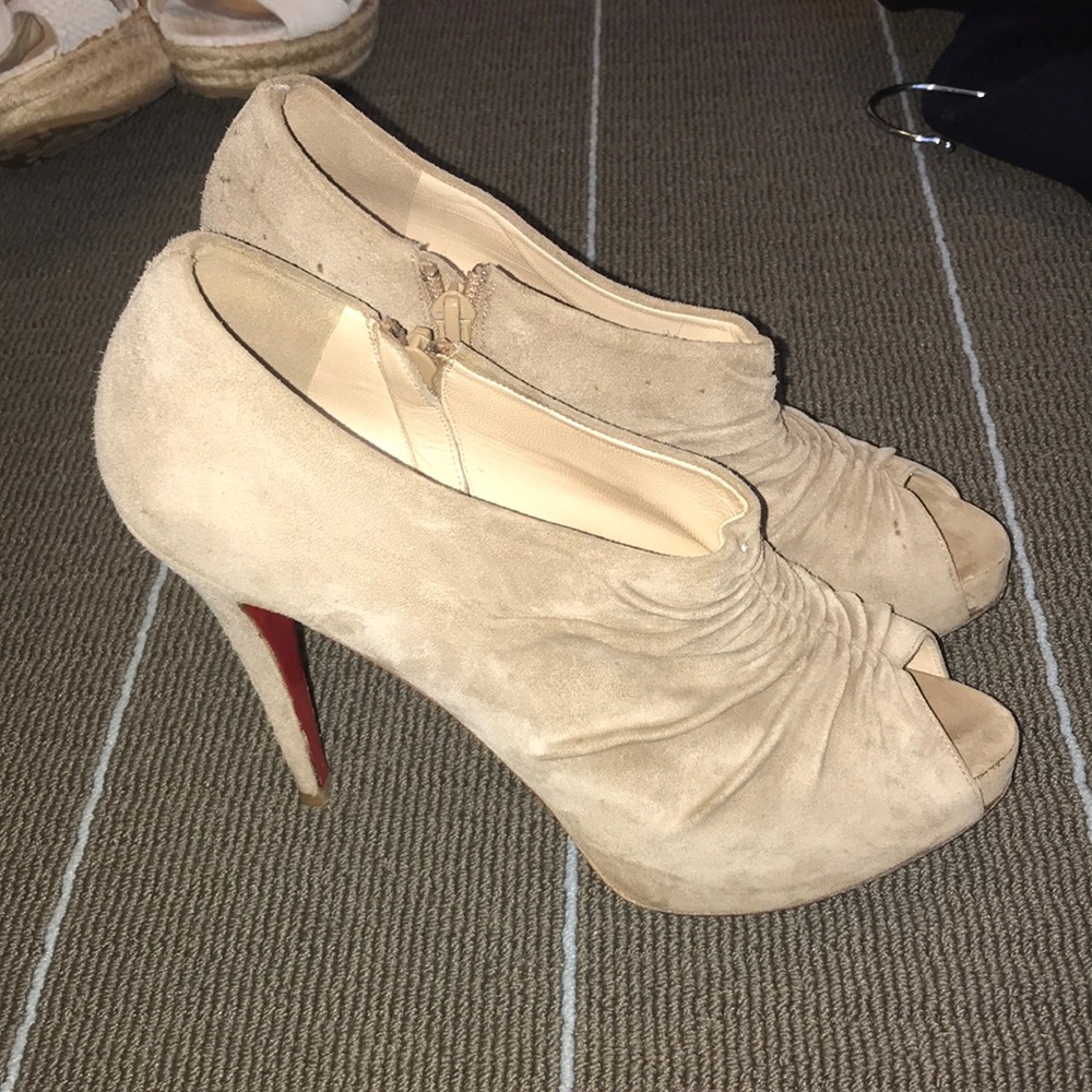 Christian louboutin beige heels size 38.5